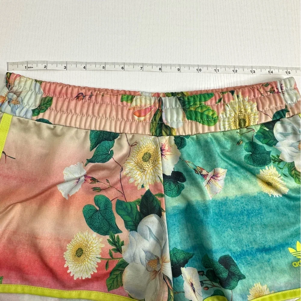 Adidas Women’s Floralina Shorts Size Medium - Picture 7 of 8